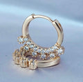Huggie Seis Florecitas
Oro laminado 18K