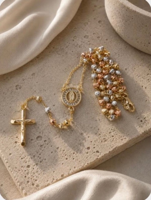 Collar Rosario Guadalupana Cuentas Tres Oros 5403 Oro Laminado 18K Amarillo