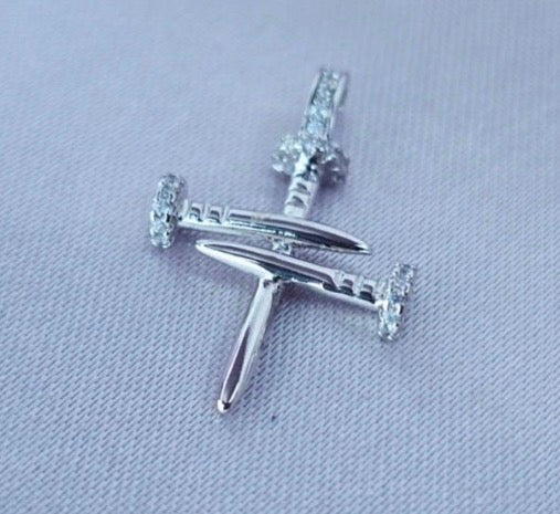Dije Cruz Clavos